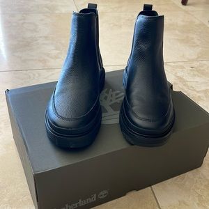 Like new black black timberland boot